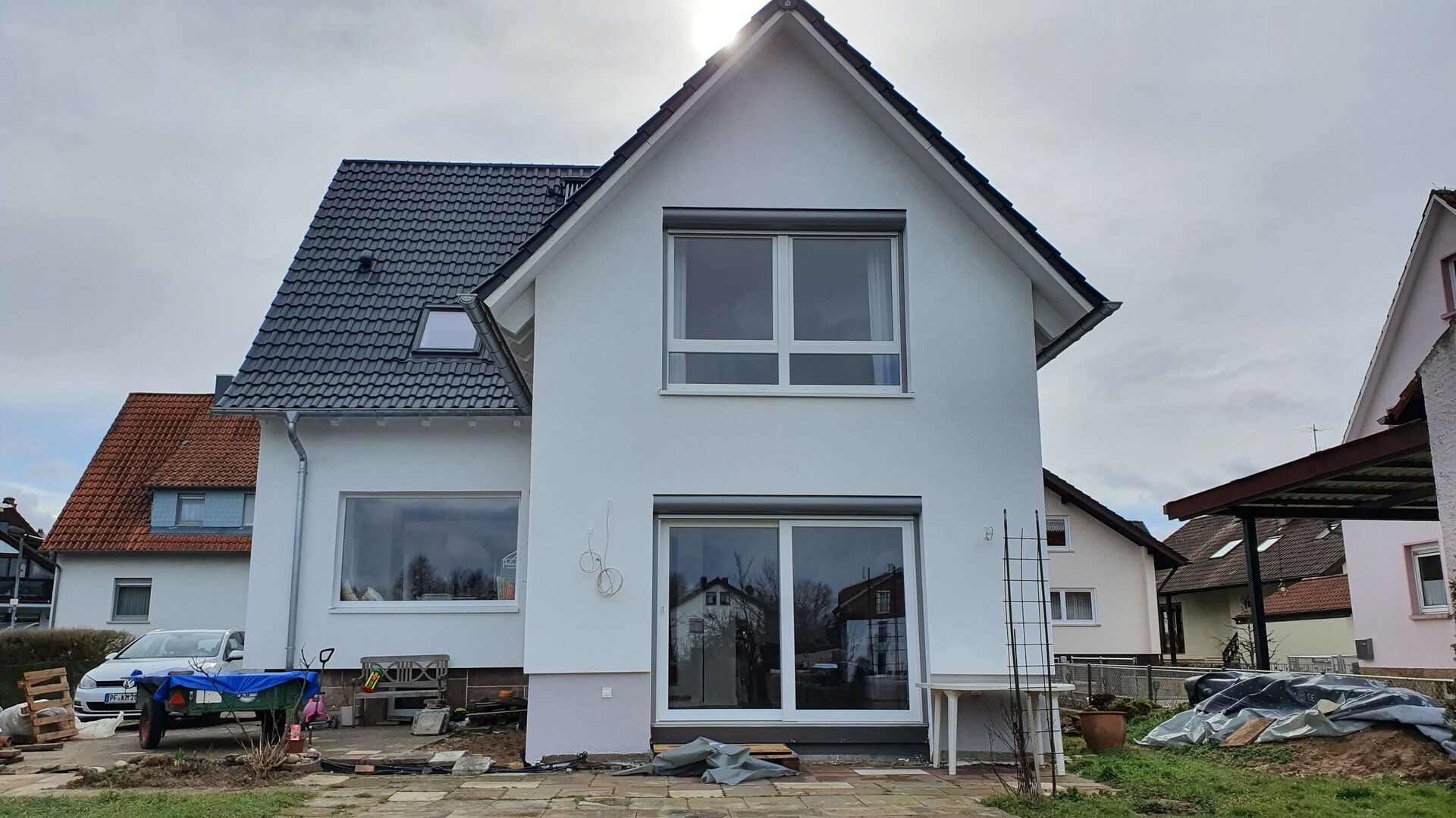 Arbeiten an der Außenfassade eines Eigenheimes